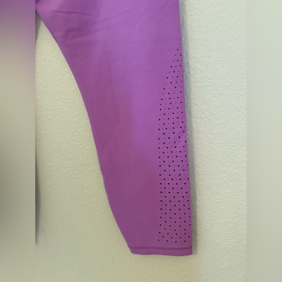 Athleta Elation Lasercut 7/8 Tight - Picture 7 of 9